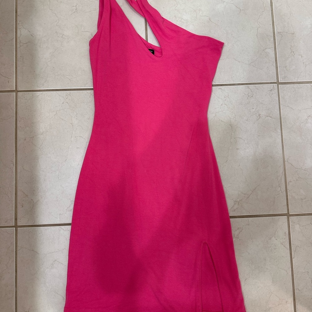 1 shoulder pink bodycon dress 💕 worn 1 time
